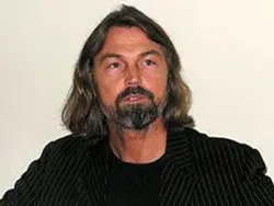 Персональная выставка художника Никаса Сафронова в Ярославле «В поисках утраченного»