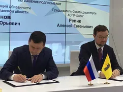 Врио губернатора Ярославской области Дмитрий Миронов и председатель совета директоров АО «Р-Фарм» Алексей Репик