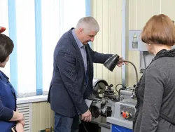 Денис Добряков посетил отремонтированный центр детского творчества