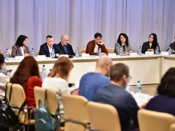 Михаил Евраев объявил о выплате в размере 200 тысяч рублей для молодых мам