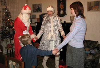 В Ярославле Дед Мороз приезжает к детям на милицейской машине