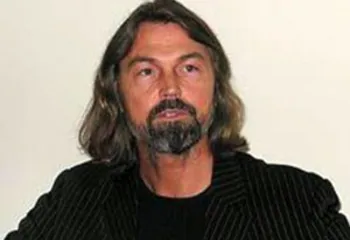 Персональная выставка художника Никаса Сафронова в Ярославле «В поисках утраченного»