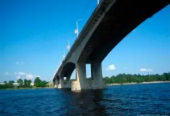 Запрет на движение грузовых машин по Октябрьскому мосту