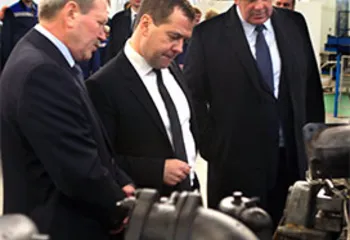 Дмитрий Медведев посетил Тутаев и пообщался с рабочими ТМЗ