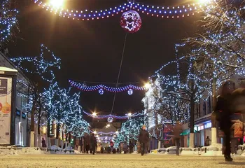 Ярославль начали украшать к Новому Году