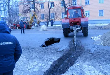 Провал дороги на улице Советской в Ярославле скоро заасфальтируют
