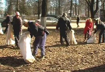 Первый субботник в Ярославле провели бездомные