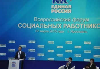 Медведев направил губернаторов в дома престарелых и поддержал материнский капитал