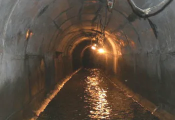 В Ярославле строящаяся многоэтажка нависает над промышленным коллектором