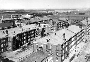 Мэрия Ярославля хочет решить проблему корпусов на Калмыковых, продав их