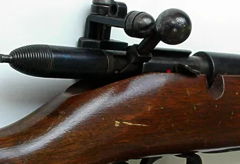 В Любимском районе охотник стрелял из ружья рядом с дорогой