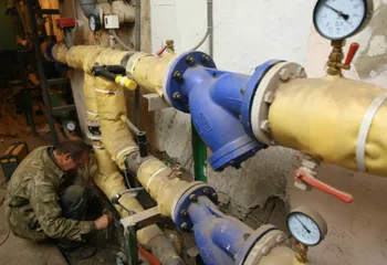 Теплоснабжение в Брейтове восстанавливают в круглосуточном режиме