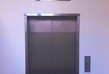 Несмотря на плохое состояние лифтов в Ярославле, менять их пока не будут