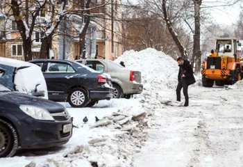 В Ярославле проверили, как в Дзержинском районе убирают дворы