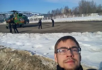 Ярославцы делают селфи с вертолётом Путина