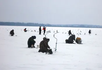 Рыбак в Рыбинском районе не мог вернуться домой из-за метели