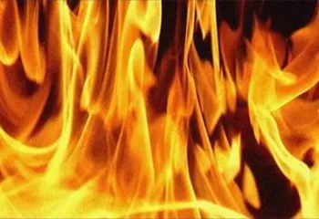 В Ярославле второй раз за неделю загорелась «Парижская коммуна»