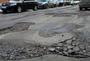 Дороги центра Ярославля требуют отремонтировать через суд