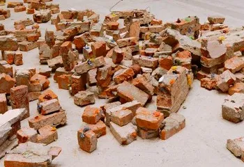 В многоквартирном доме в Ярославле рухнула фасадная стена