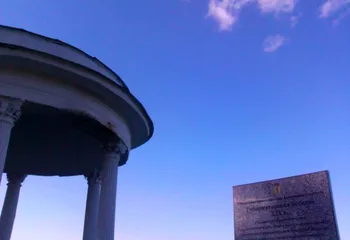 У губернаторской беседки в Ярославле спустя 45 лет появилась информационная доска