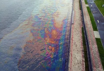 Ярославцы обеспокоены "нефтяным" пятном на Волге