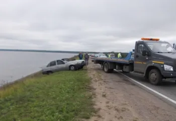В Рыбинском водохранилище утонул автомобиль