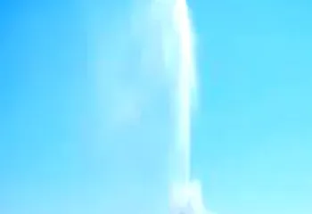 В Ярославле прорывом горячей воды повредило машины