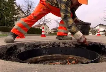 Ярославцы против канализационных люков с православной символикой