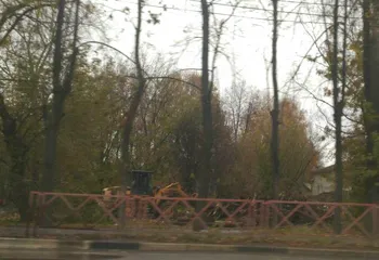 С Парижской коммуны в Ярославле вывозят остатки домов