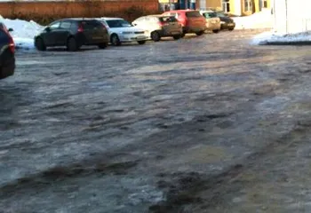 Ярославские тротуары сплошь покрыты льдом: горожане в возмущении