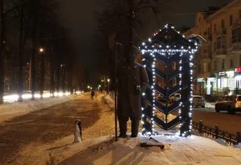 В Ярославле украшают парки к новогодним праздникам