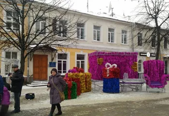 Ярославские улицы избавляют от снега и украшают к Новому Году