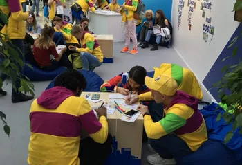 Почта России бесплатно доставит открытки с Всемирного фестиваля молодежи и студентов