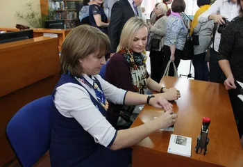 В Рыбинске состоялась церемония спецгашения открытки, выпущенной к 120-летию поэта-фронтовика Алексея Суркова