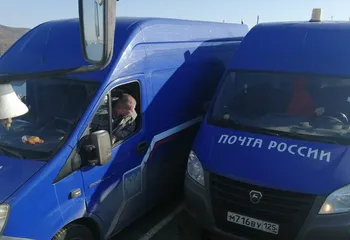 Почту на остров Русский после циклона доставили на барже