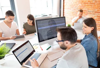 Минцифры обсуждает с Почтой России софинансирование ИТ-образования