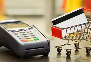 В Центробанке рассказали, как снять деньги с карты в кассе магазина