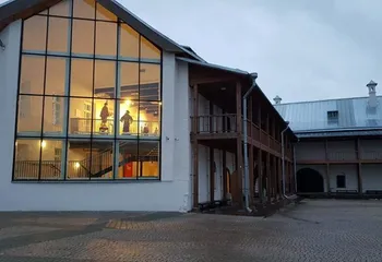 Источник фото: https://yarreg.ru/articles/konyushennyy-dvor-v-rostove-otkryli-posle-restavracii/