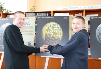 В «Радуге» открылась выставка «Петра творенья»