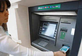 У каждого жителя региона в среднем три банковских карты