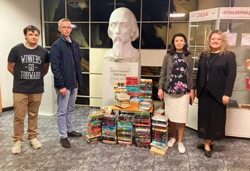 Сотрудники УФАС передали в областную библиотеку книги