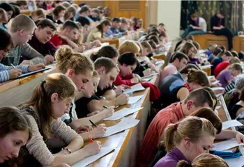 Пятеро ярославцев вошли в число самых финансово грамотных школьников России