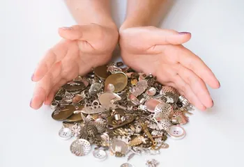 Может ли ломбард продать имущество раньше, чем клиент вернул деньги?