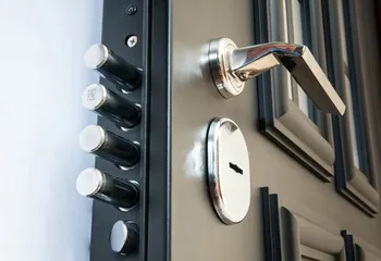 Ремонт замков и дверей. Ремонт входных металлических дверей. Замена и ремонт замков. Вскрытие замков. Служба приёма заказов: +7 (915) 968-79-39 (ежедневно, круглосуточно)