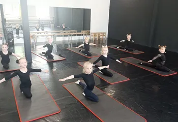 Занятия танцами, йогой, фитнесом. Аренда залов.