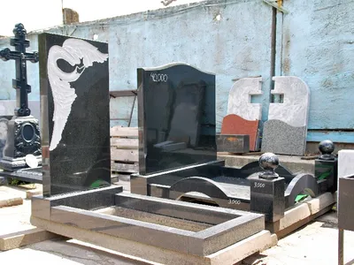 Памятники из гранита и мрамора