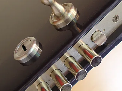 Ремонт дверей Ярославль. Установка, замена, ремонт замков. Вскрытие замков без повреждений. Врезка замков в любые двери. Установка замков на металлические, деревянные, пластиковые двери, гаражные ворота. Сварочные работы. Служба приёма заказов: +7 (915) 968-79-39 (ежедневно, круглосуточно)