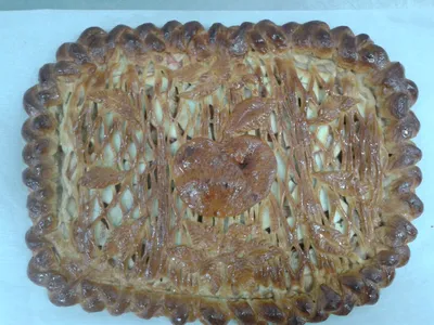 Пирог большой с яблоками