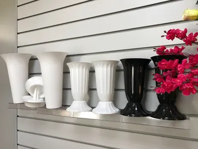 Вазы ритуальные из пластика компания "Вечная память" город Ярославль