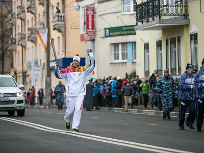 В Ярославле Валентина Терешкова зажгла чашу Олимпийского огня